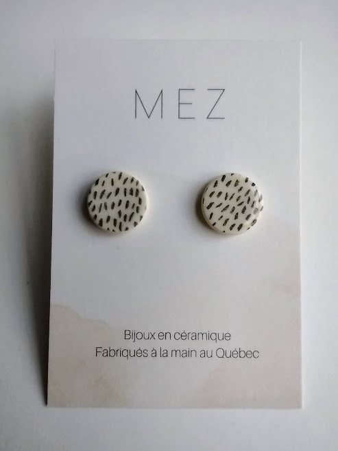 MEZ - Boucles d'oreilles porcelaine - Blanche et picoté - MEZ vendu par afleurdeterre.ca
