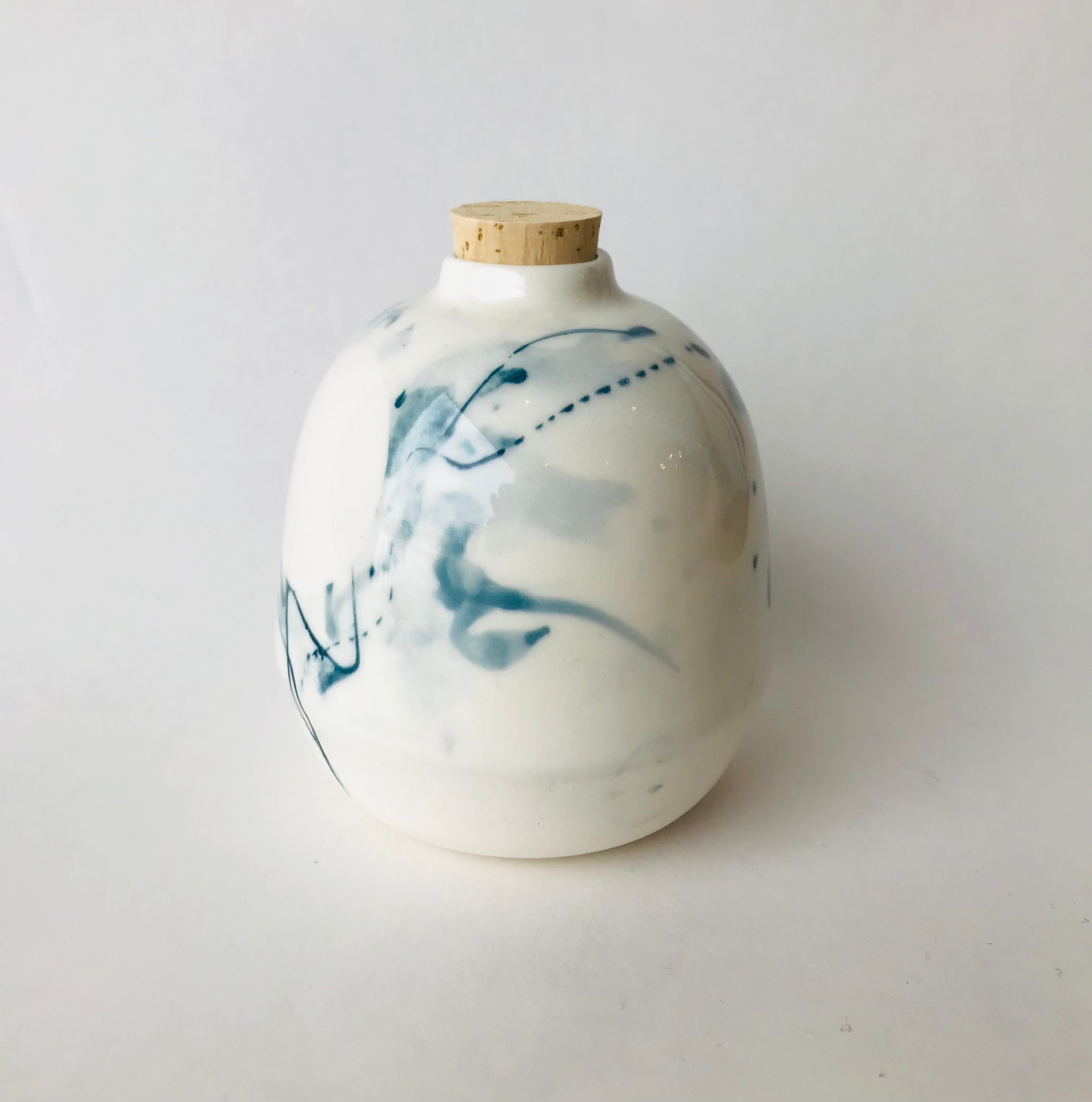 Eve Marie Laliberté, ceramist - Mini vase with a Sarcelle cap