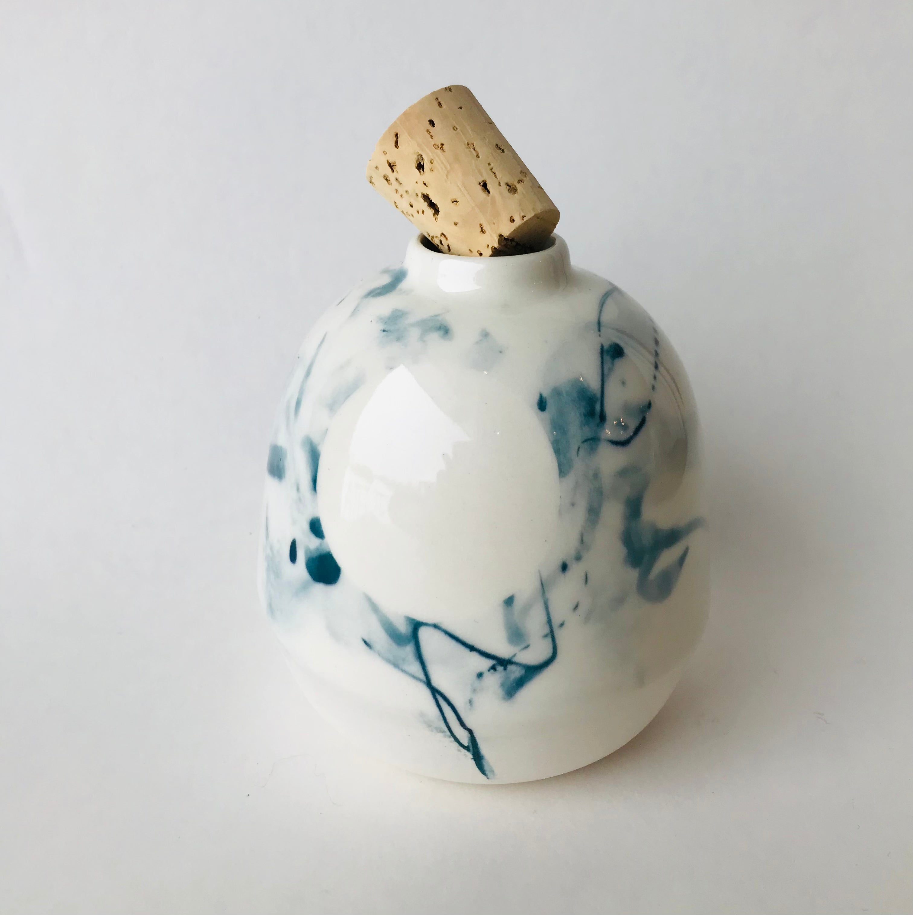 Eve Marie Laliberté, ceramist - Mini vase with a Sarcelle cap